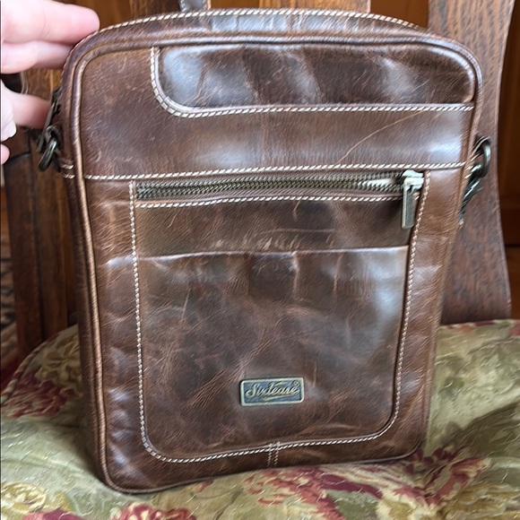 Brown Crossbody Bag with Adjustable Strap and Smooth Leather Finish - Picture 6 of 6